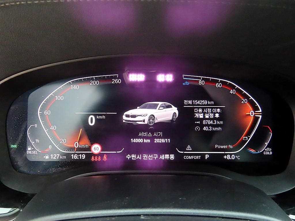 BMW 5-Series — photo 09