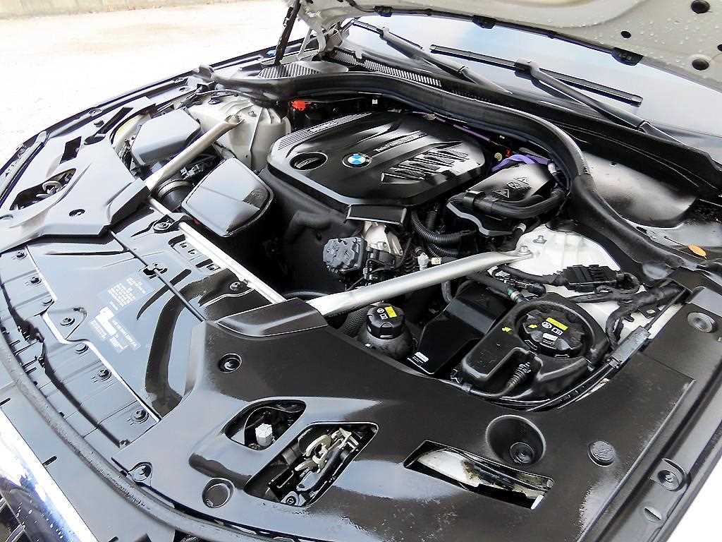 BMW 5-Series — photo 19