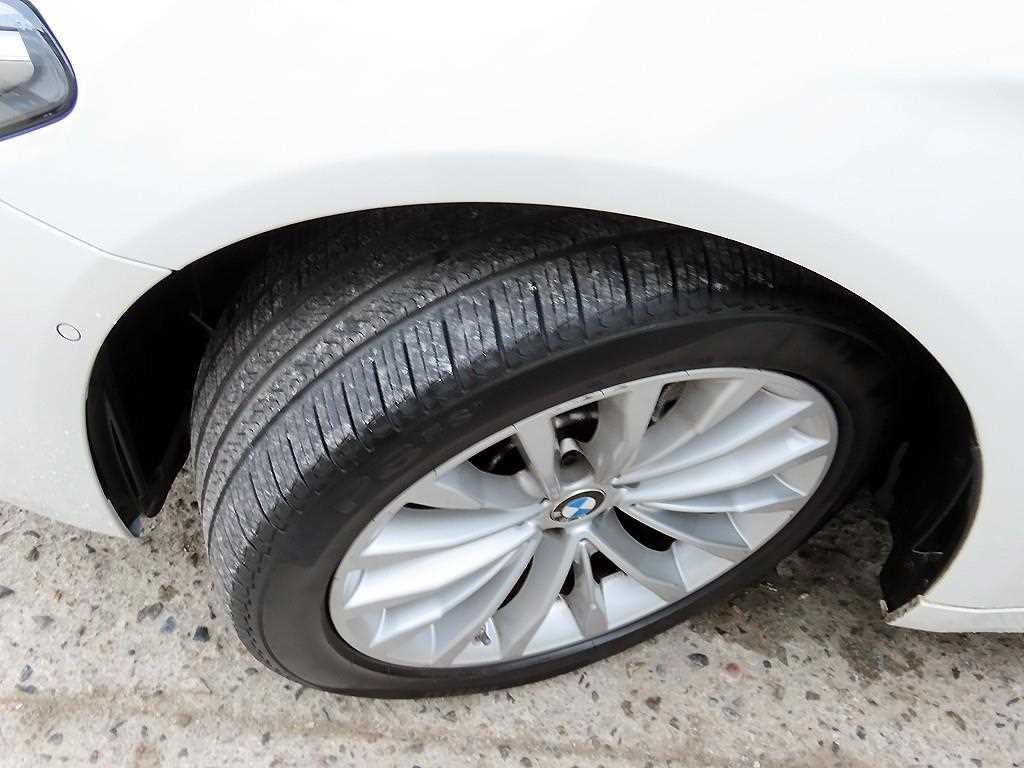 BMW 5-Series — photo 20
