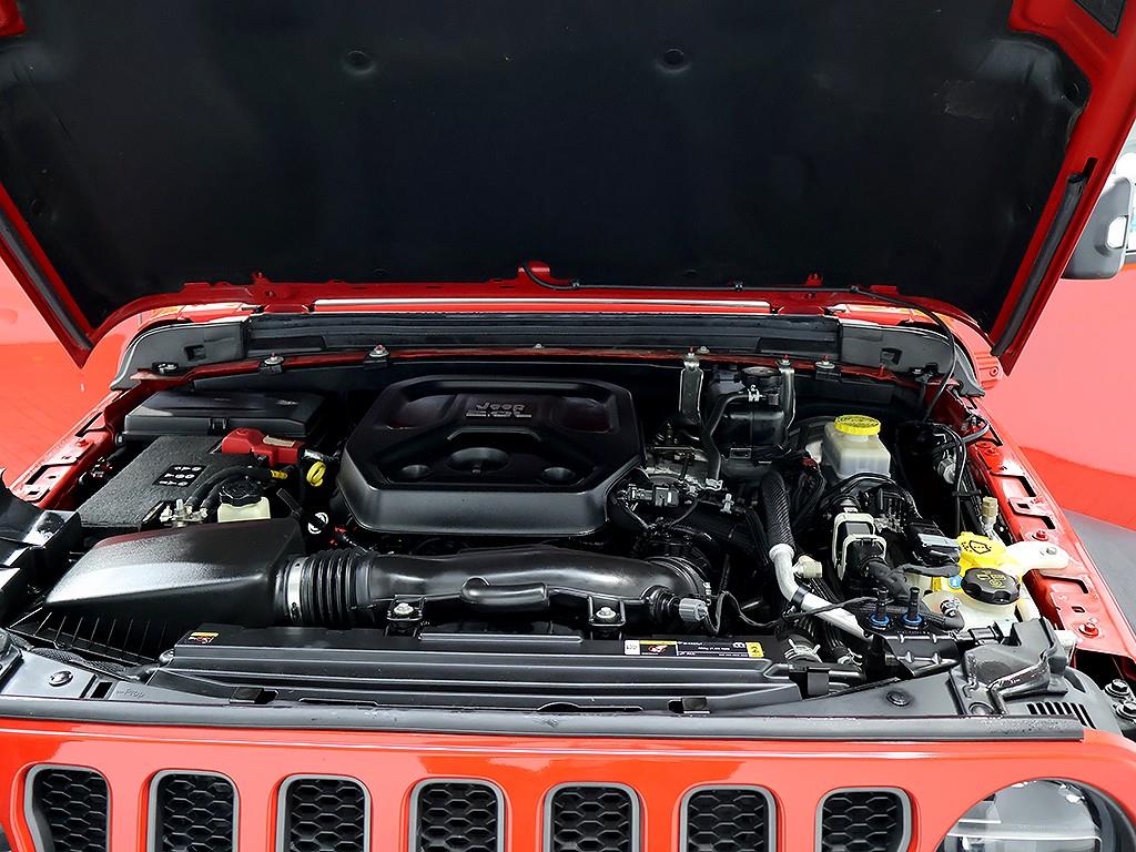 Jeep Wrangler — photo 08