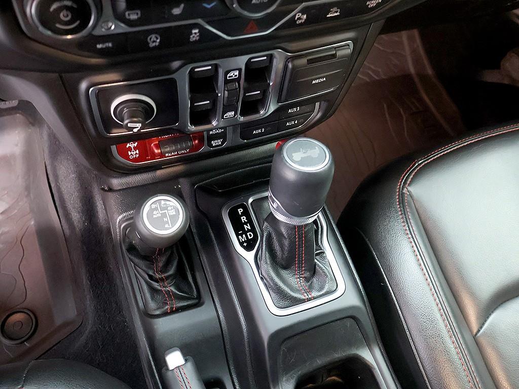 Jeep Wrangler — photo 10