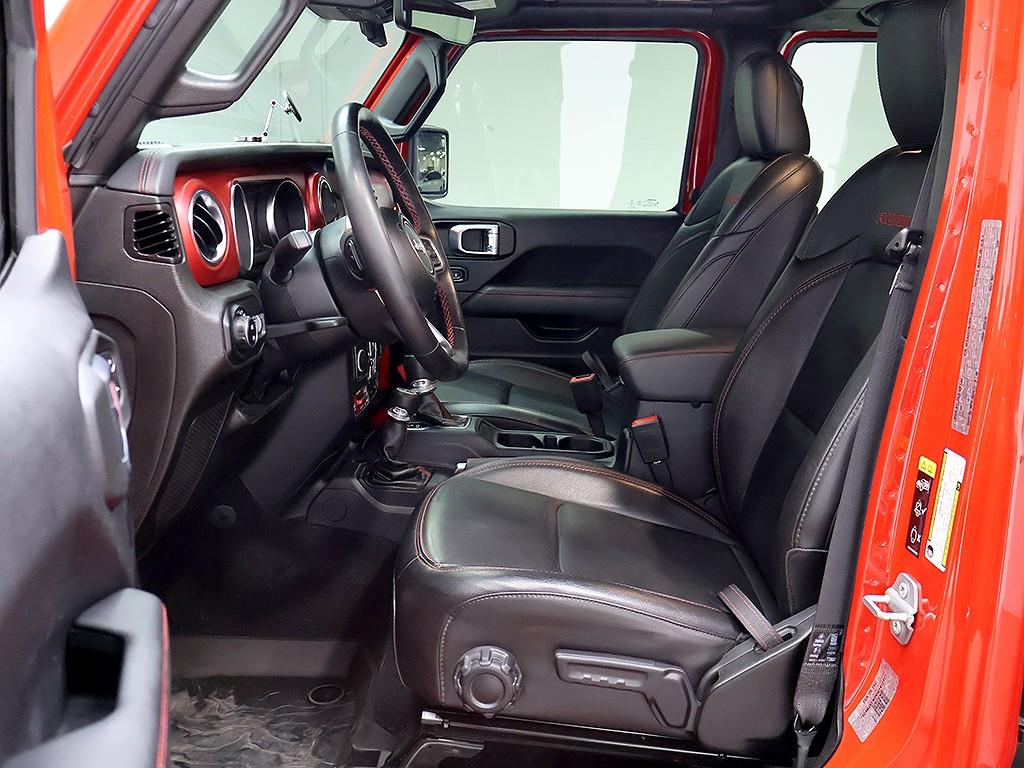 Jeep Wrangler — photo 11