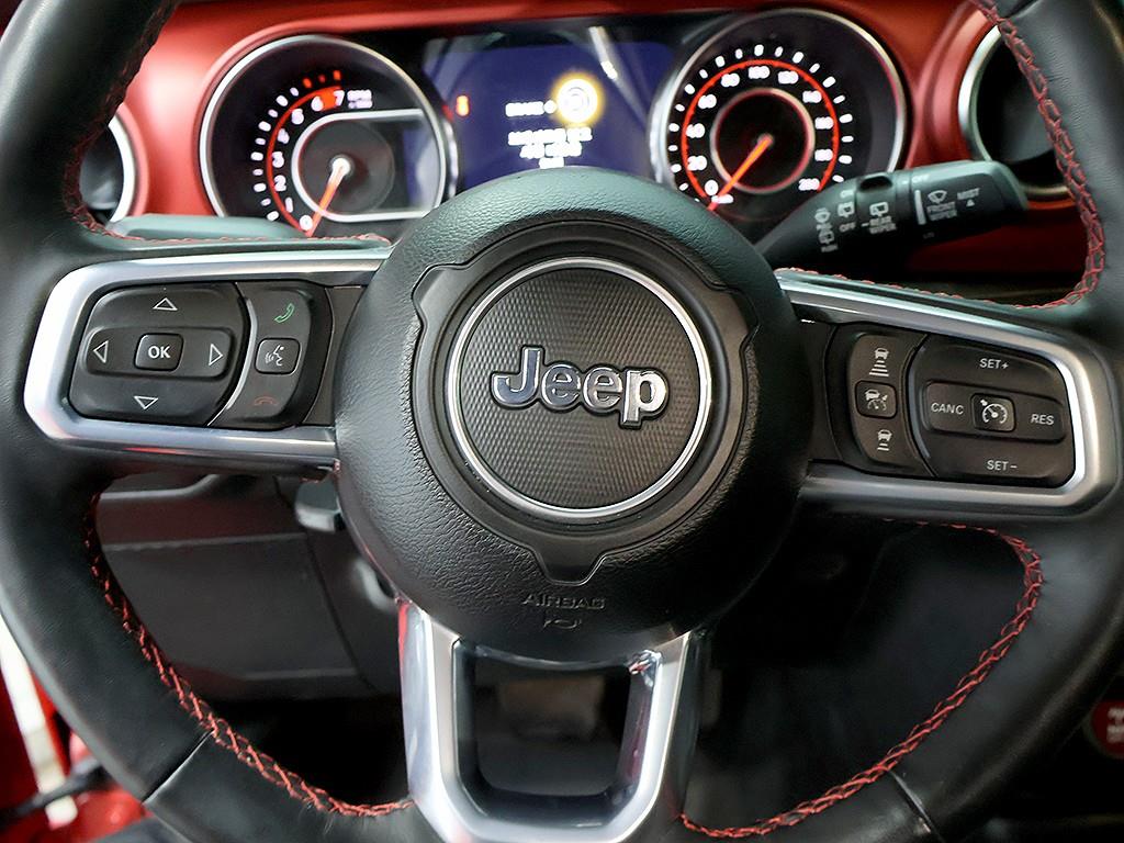 Jeep Wrangler — photo 18