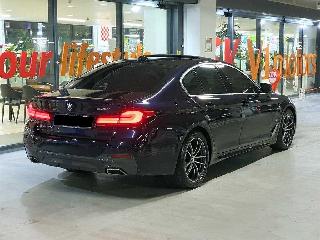 BMW 5-Series — photo 03