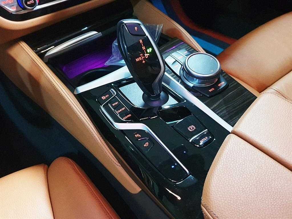 BMW 5-Series — photo 12