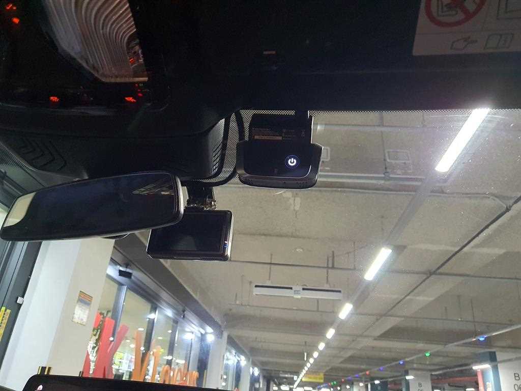 BMW 5-Series — photo 18