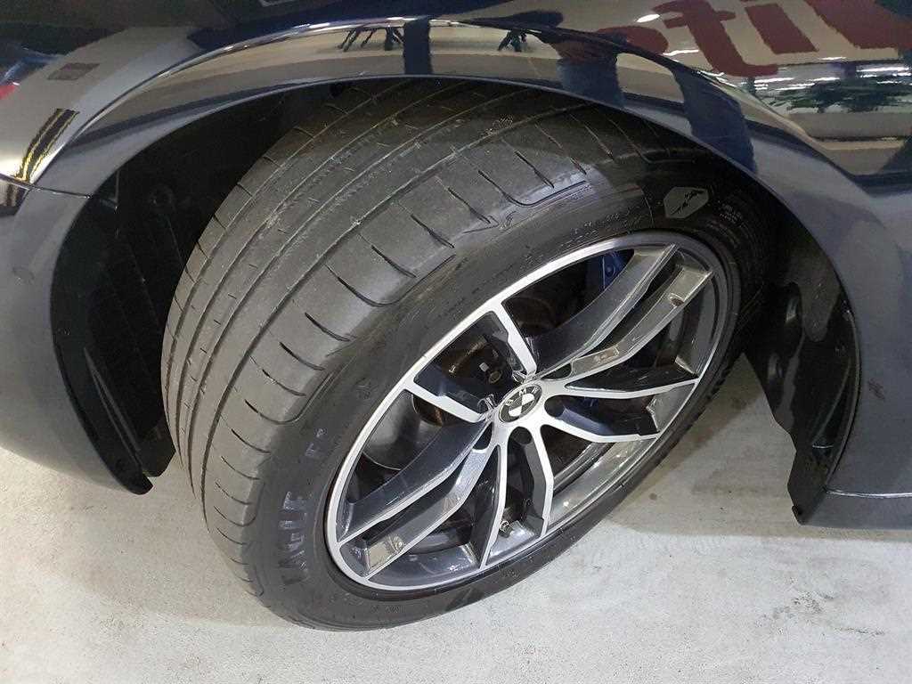 BMW 5-Series — photo 20