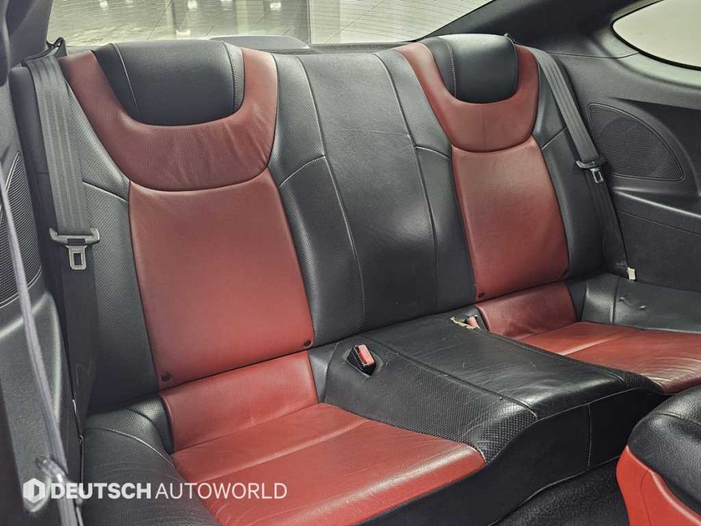 Hyundai Genesis — photo 12