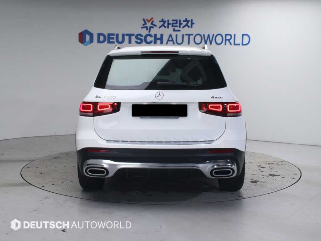 Mercedes-Benz GLB-Class — photo 04
