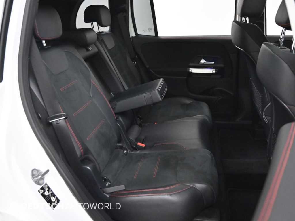 Mercedes-Benz GLB-Class — photo 12
