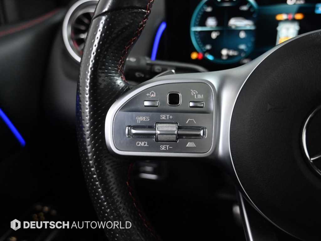 Mercedes-Benz GLB-Class — photo 18