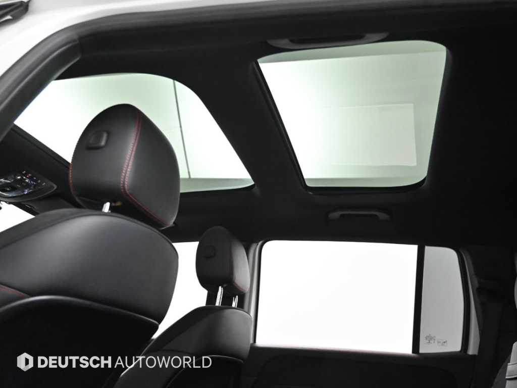 Mercedes-Benz GLB-Class — photo 19