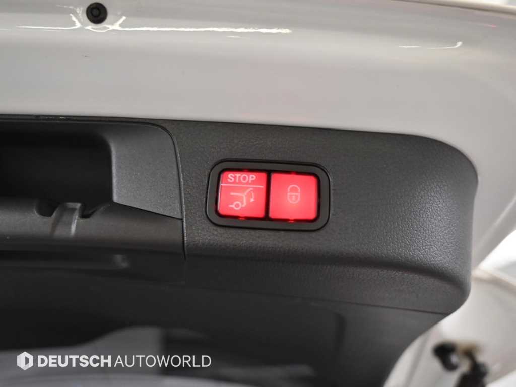 Mercedes-Benz GLB-Class — photo 20