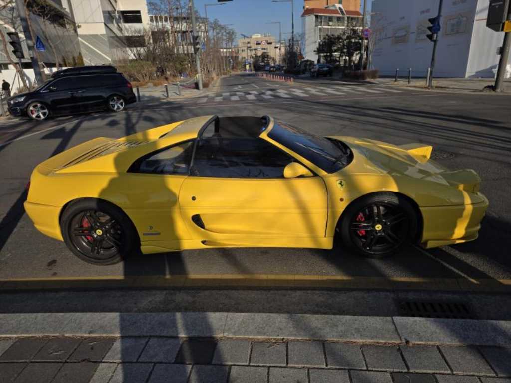 Ferrari F355 — photo 10