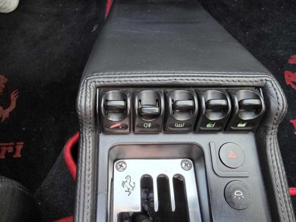 Ferrari F355 — photo 13