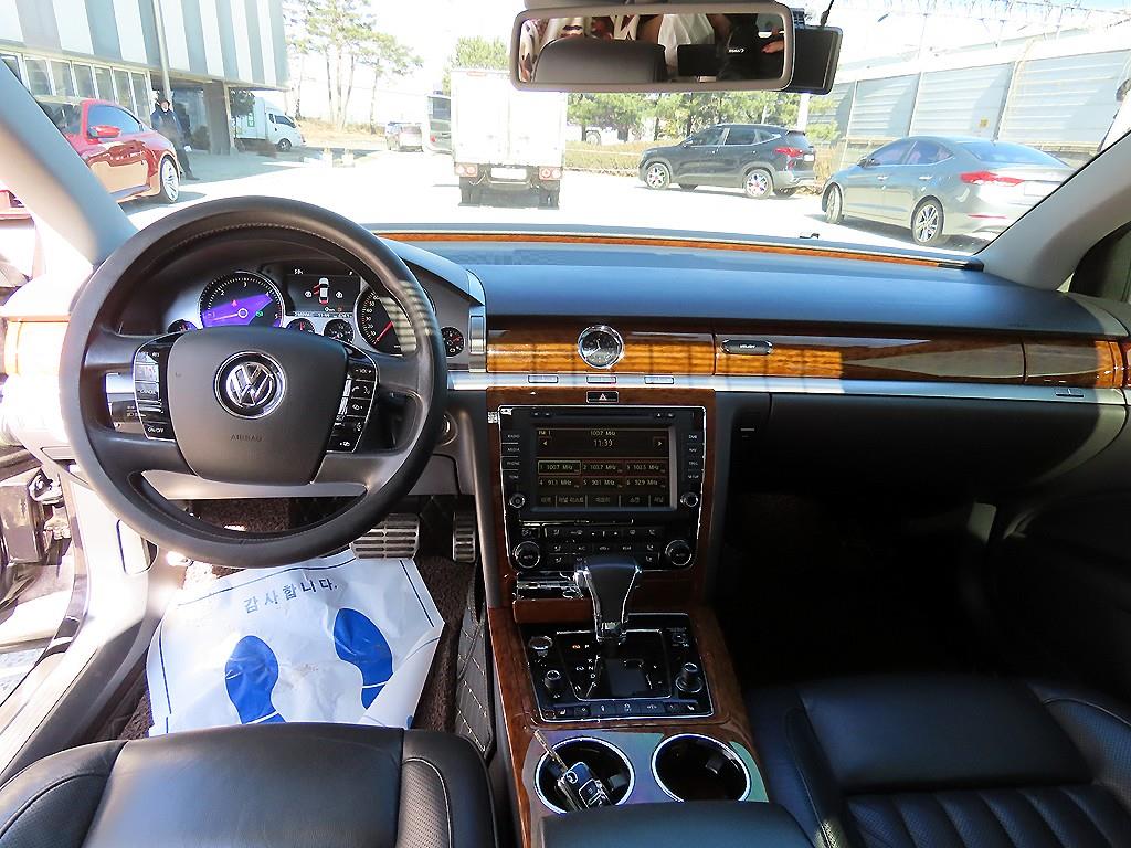 Volkswagen Phaeton — photo 07