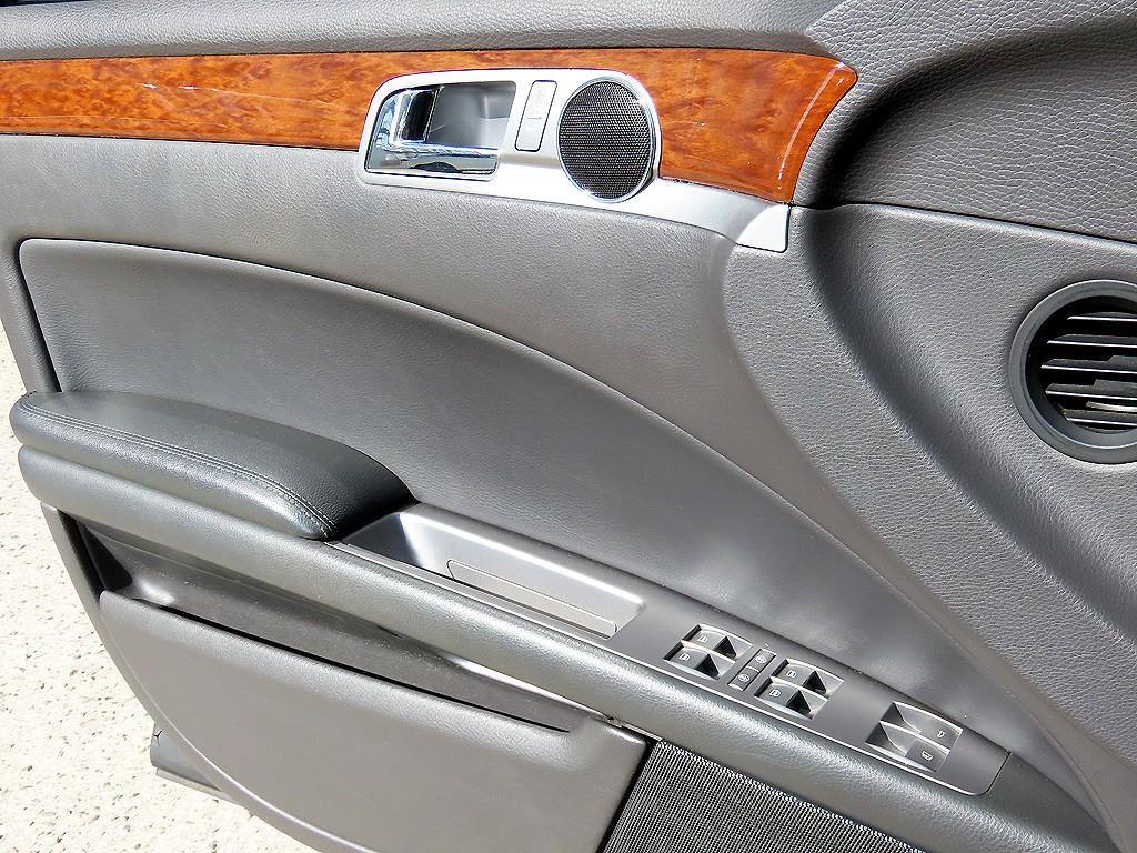 Volkswagen Phaeton — photo 11