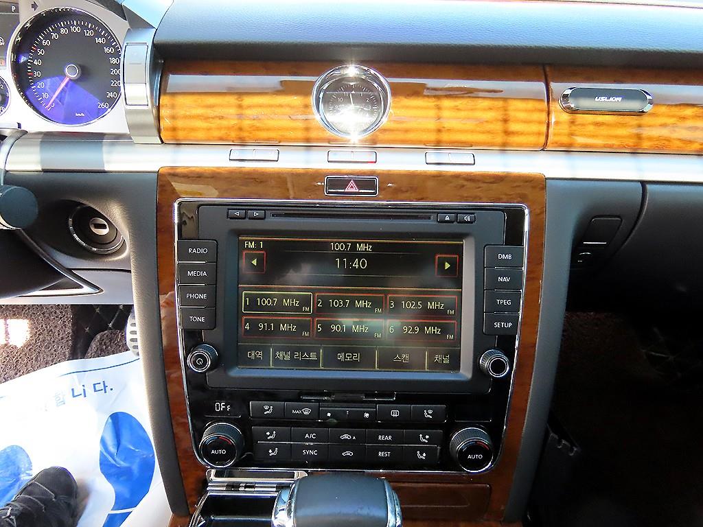 Volkswagen Phaeton — photo 13