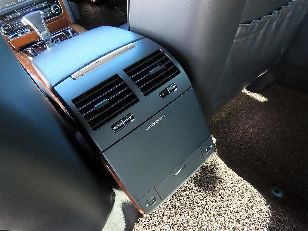 Volkswagen Phaeton — photo 16