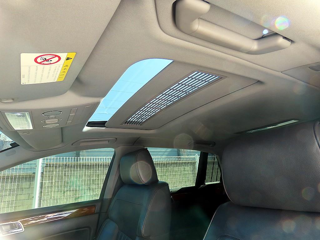 Volkswagen Phaeton — photo 18
