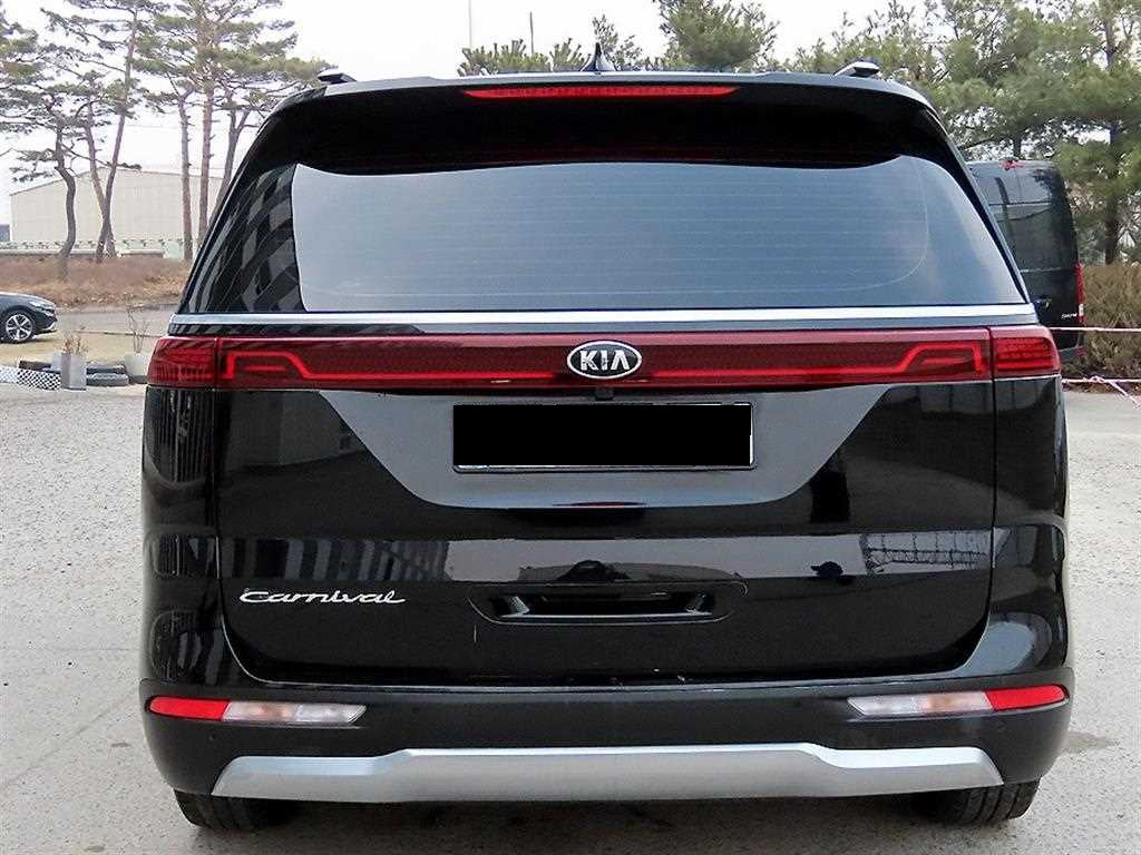 Kia Carnival — photo 04