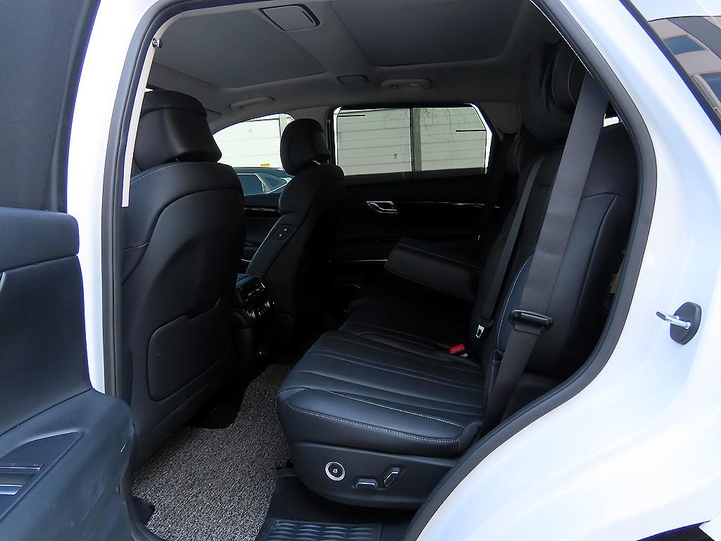 Genesis GV80 — photo 06