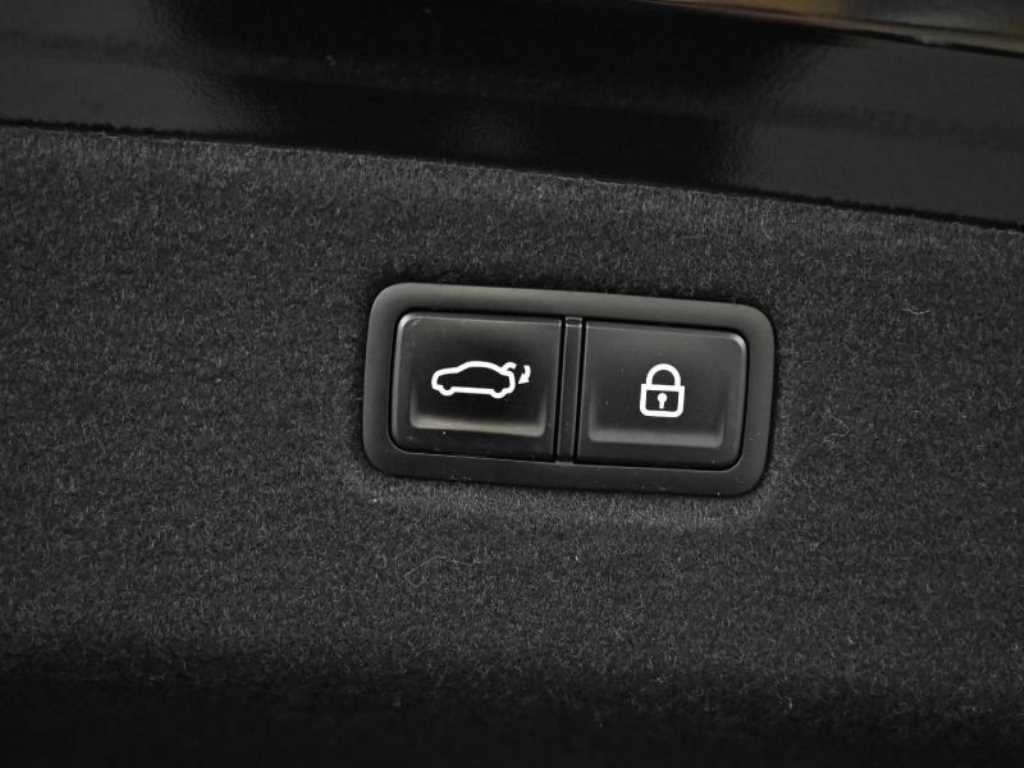 Kia K9 — photo 20