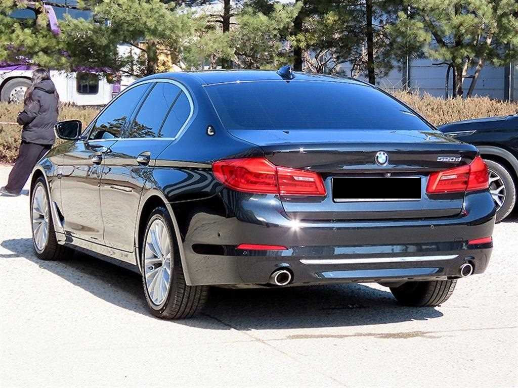 BMW 5-Series — photo 03