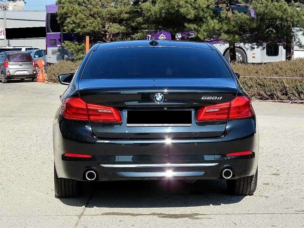 BMW 5-Series — photo 04