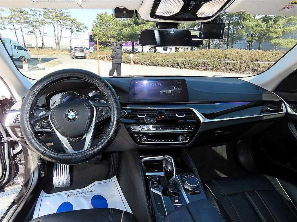 BMW 5-Series — photo 07