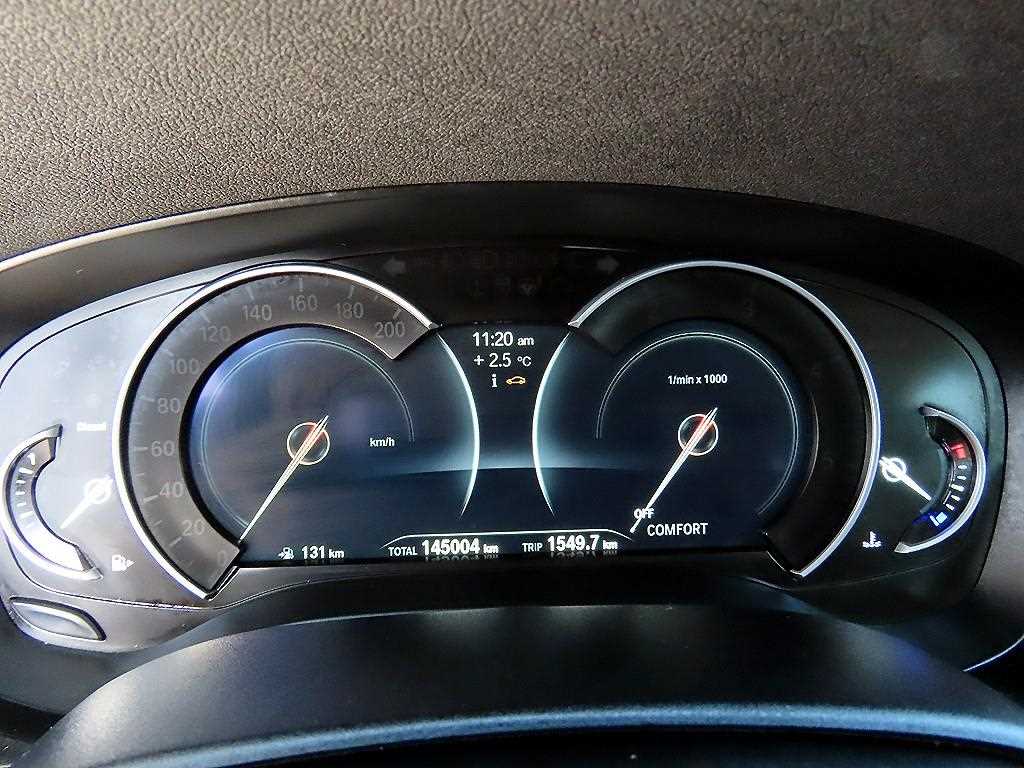 BMW 5-Series — photo 09