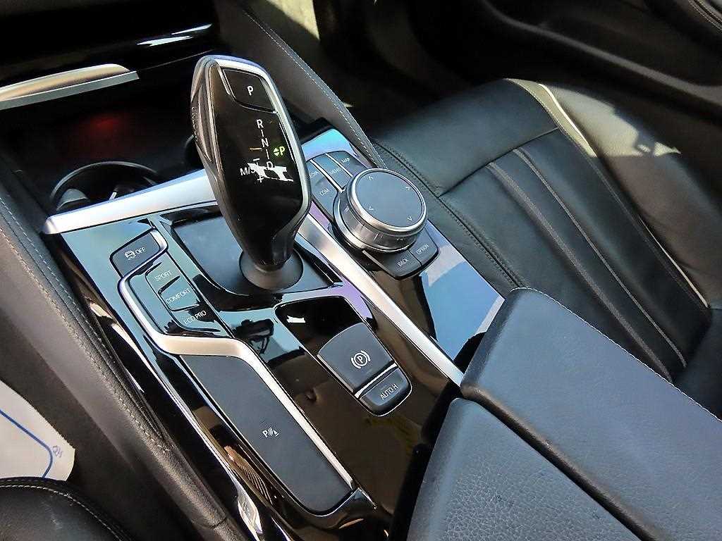 BMW 5-Series — photo 11