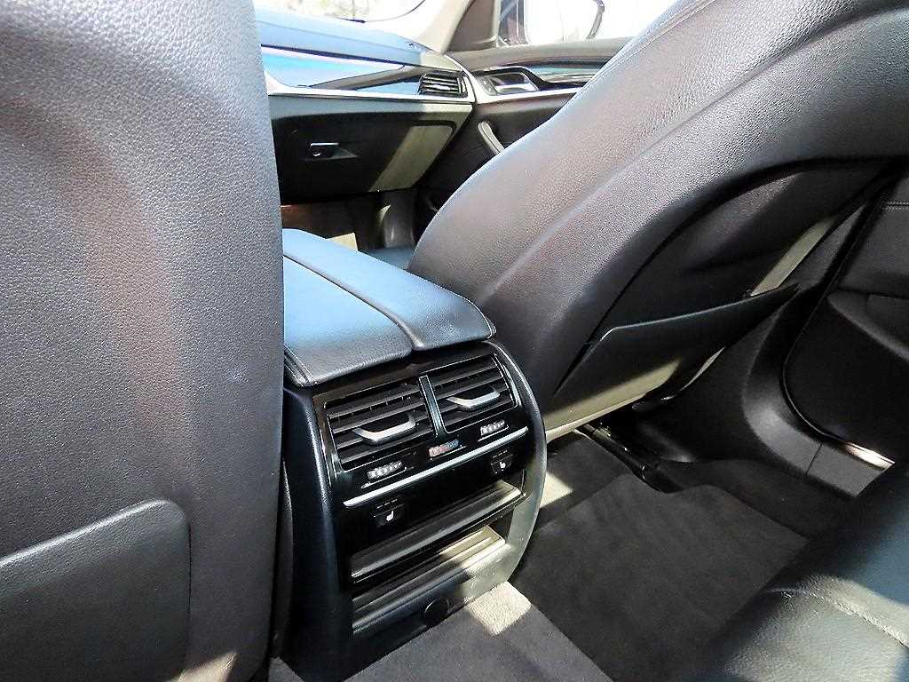 BMW 5-Series — photo 16