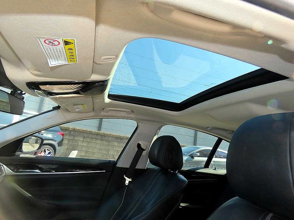 BMW 5-Series — photo 18