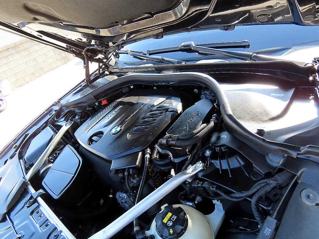 BMW 5-Series — photo 19