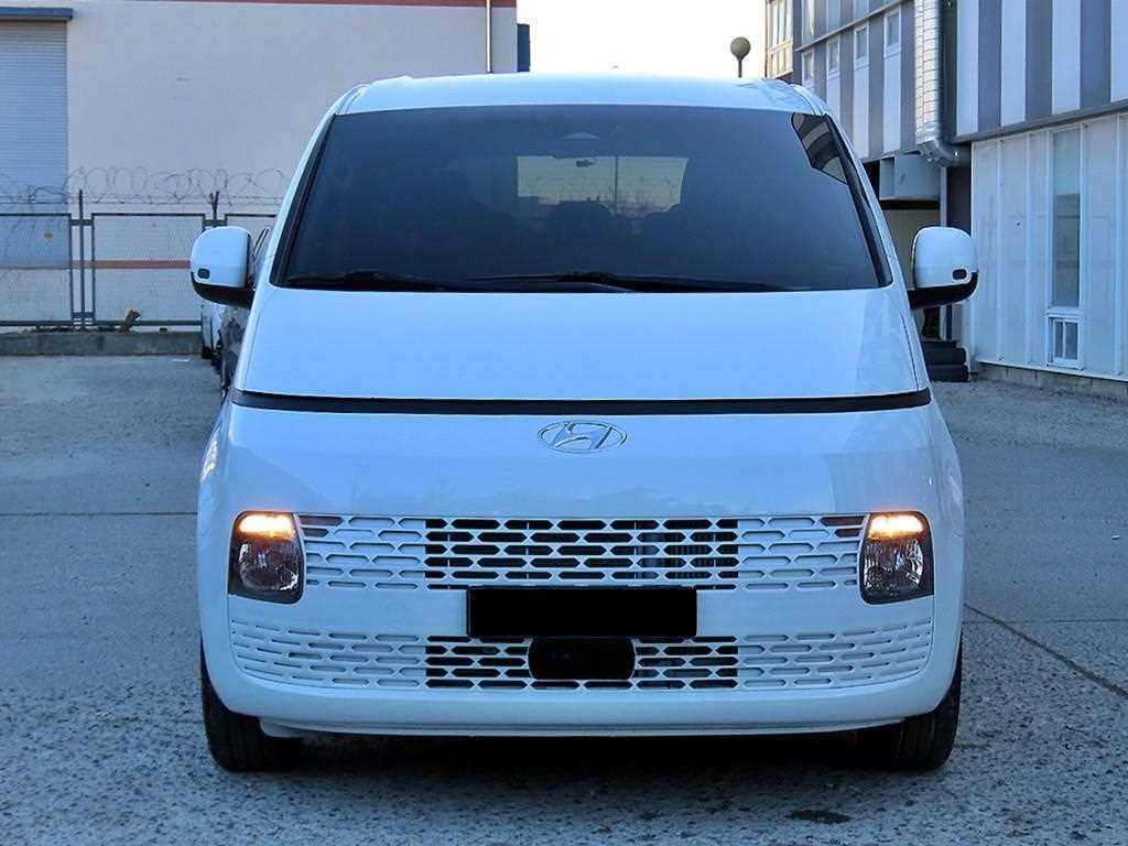 Hyundai Staria — photo 01