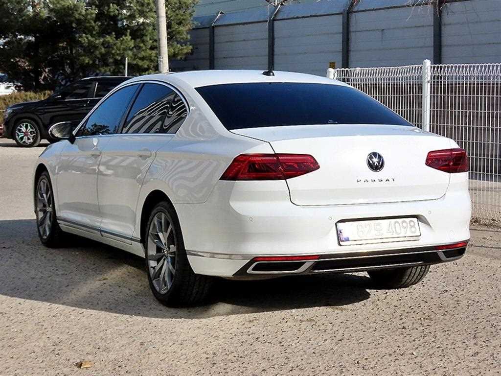 Volkswagen Passat — photo 03