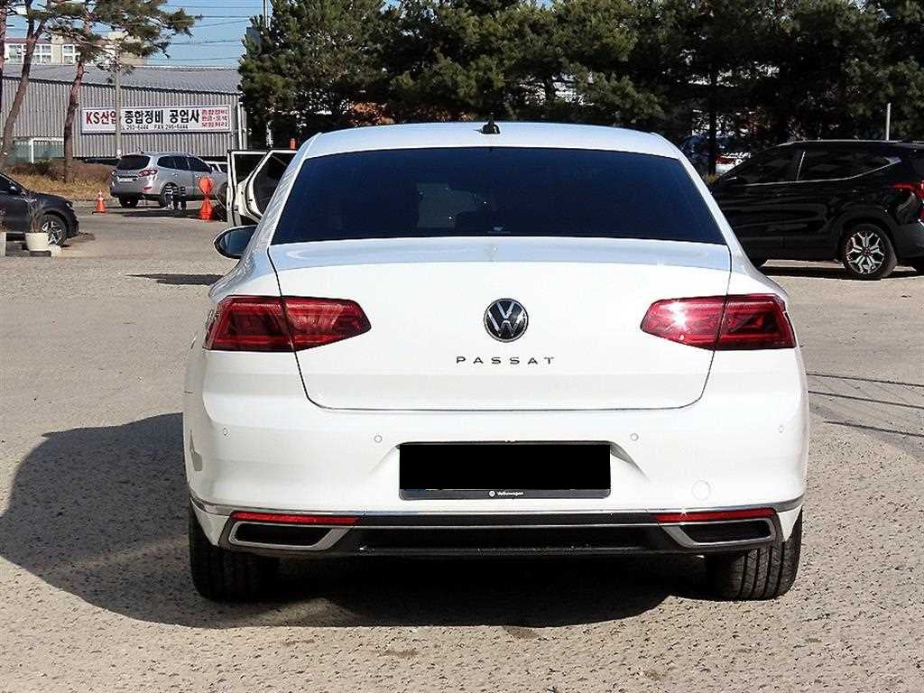 Volkswagen Passat — photo 04