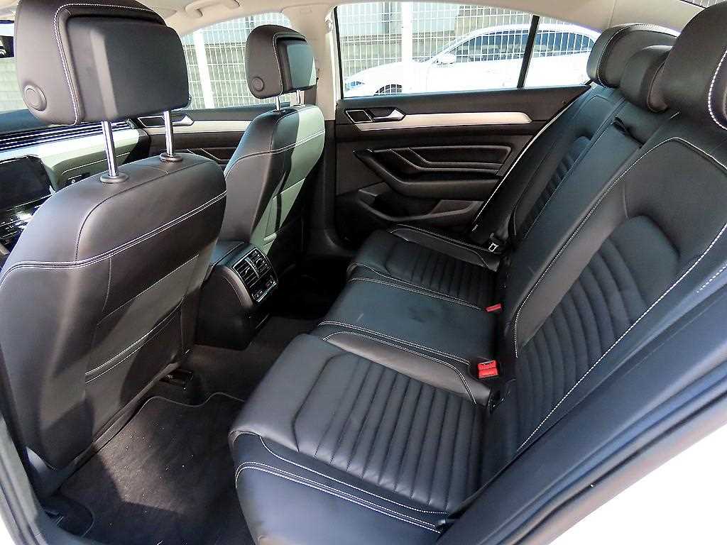 Volkswagen Passat — photo 06