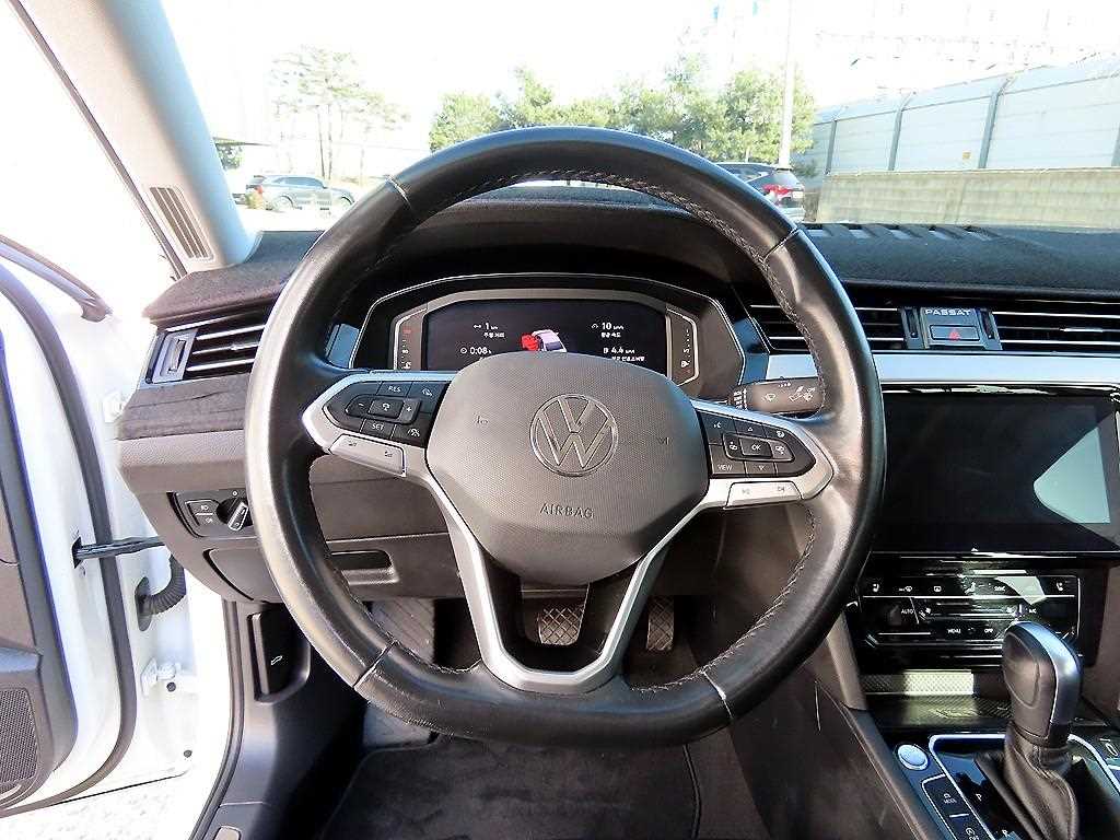 Volkswagen Passat — photo 08