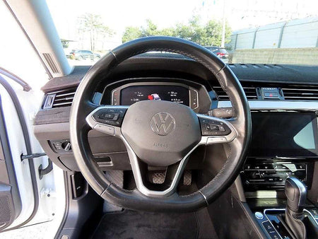 Volkswagen Passat — photo 08