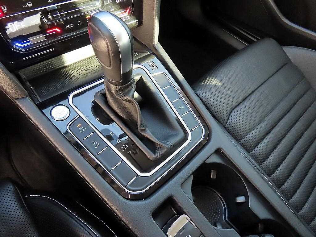 Volkswagen Passat — photo 10