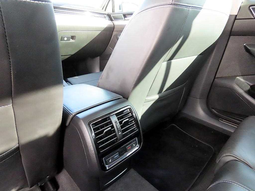 Volkswagen Passat — photo 17