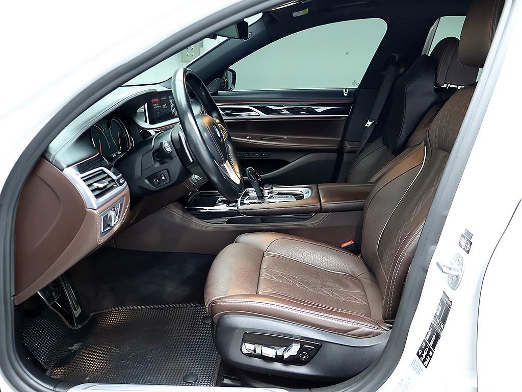 BMW 7-Series — photo 11