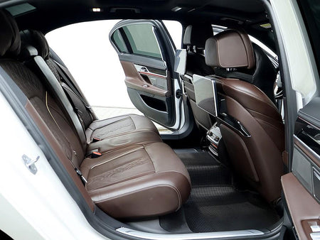 BMW 7-Series — photo 12