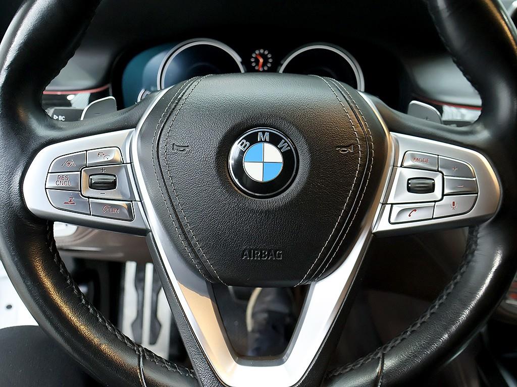 BMW 7-Series — photo 14