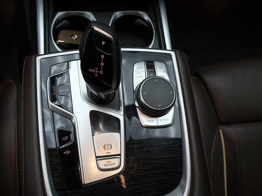 BMW 7-Series — photo 15