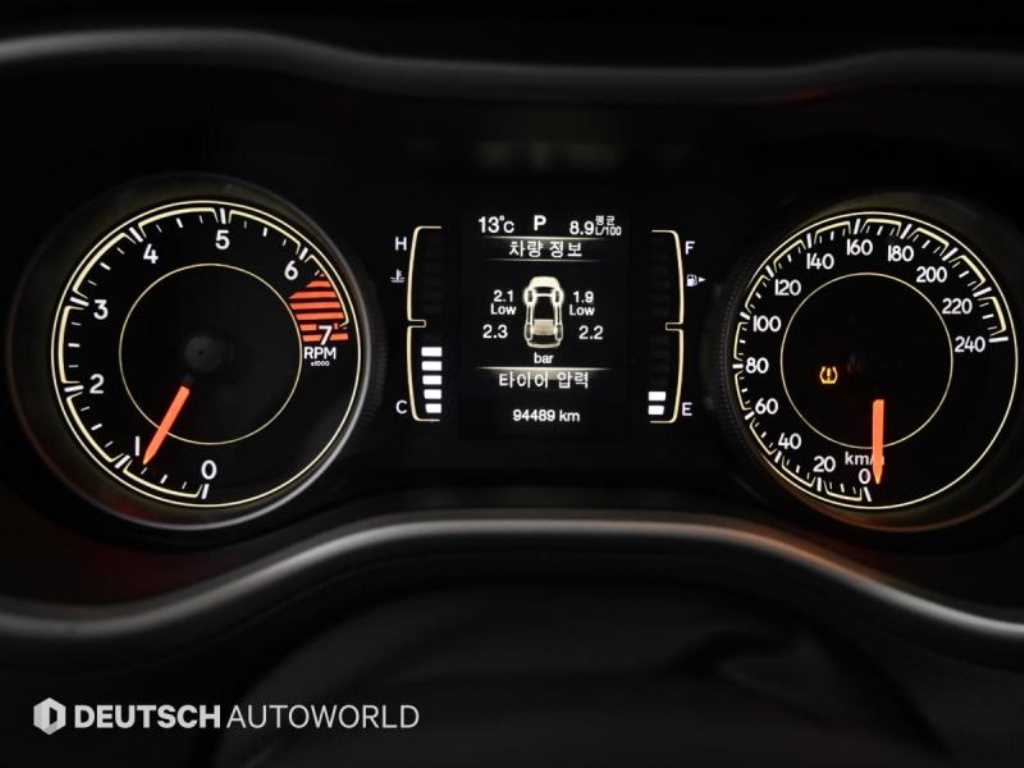 Jeep Cherokee — photo 07