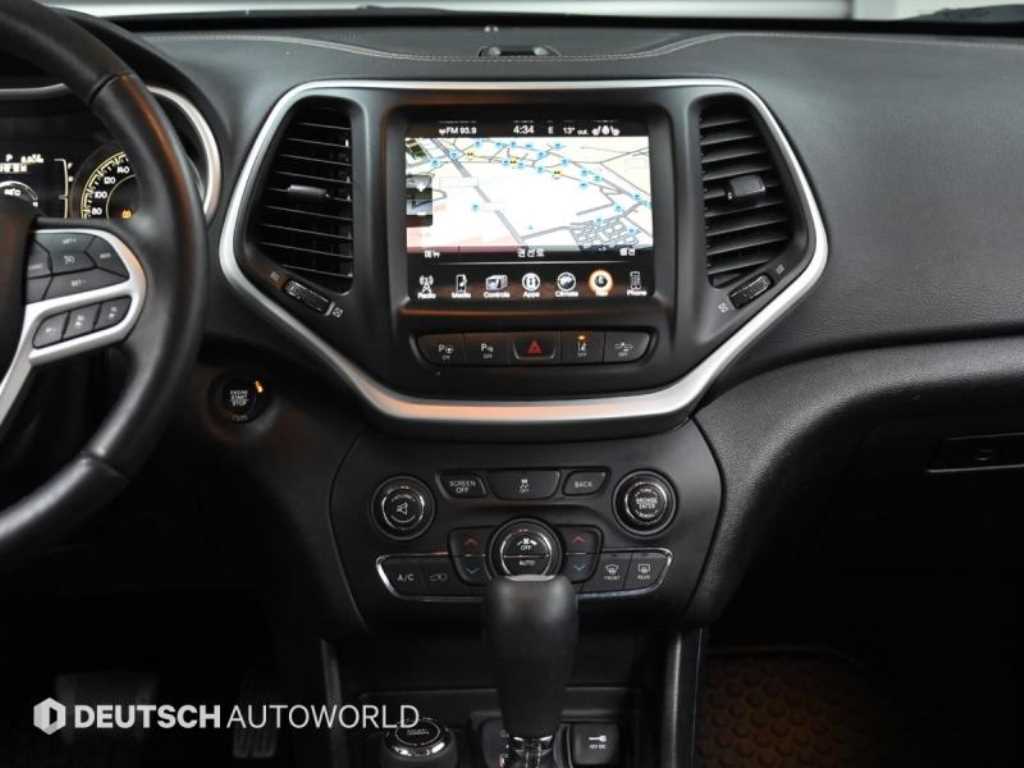 Jeep Cherokee — photo 08