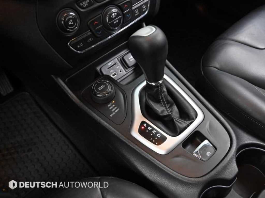 Jeep Cherokee — photo 10